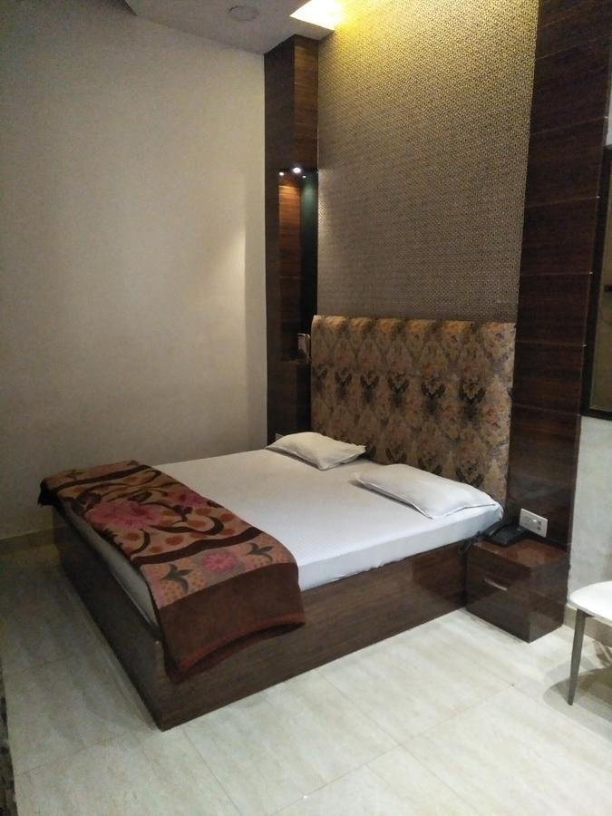 Hotel Brown Ludhiana Bagian luar foto